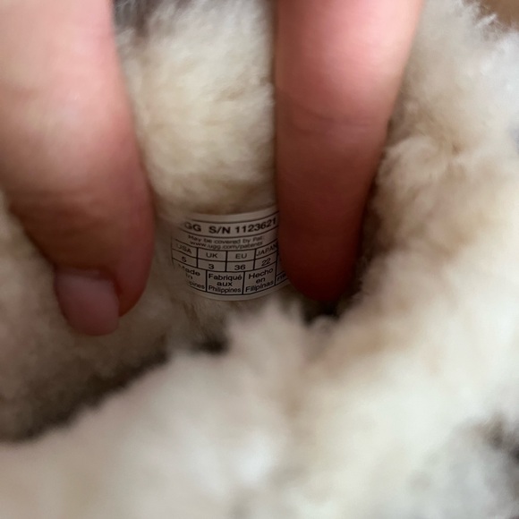 UGG Tan Suede Boots with Shearling - Picture 4 of 5